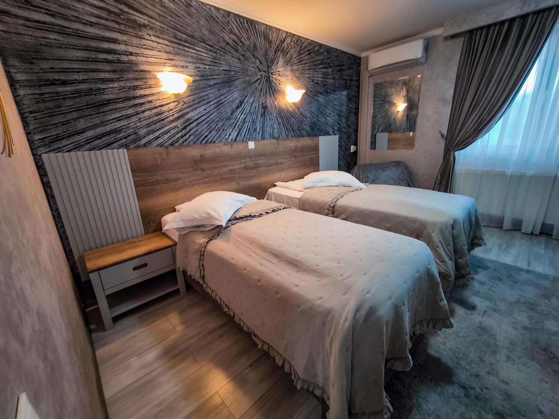 Hotel Dorobanti Iasi Ngoại thất bức ảnh